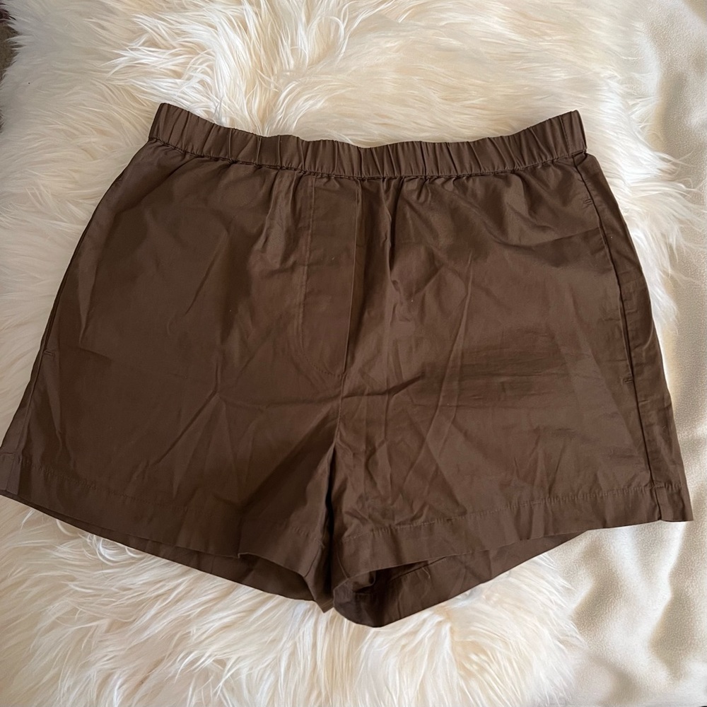 Aritzia mocha brown 5” shorts size small
